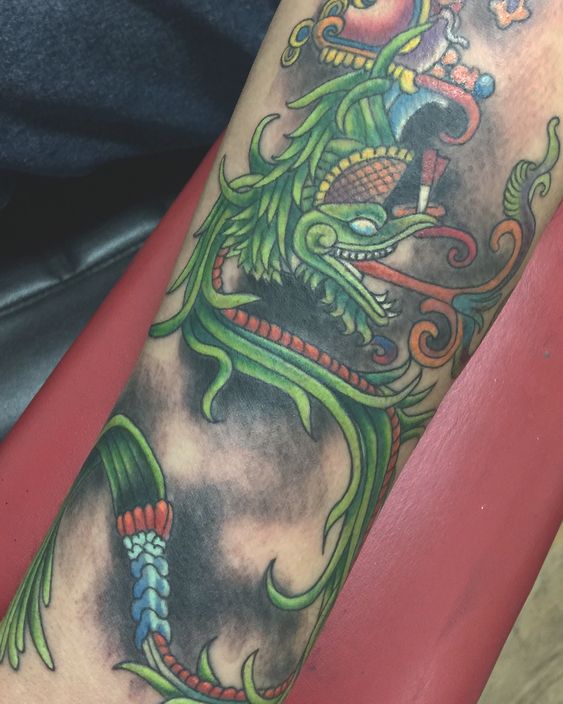 Los mejores Tatuajes de Quetzalcoatl (Serpiente emplumada) 1