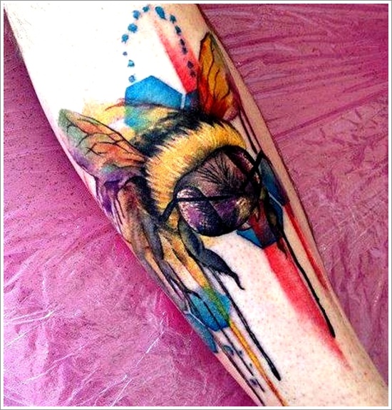 52 Ideas para Tatuajes de Abejas con Significado 29