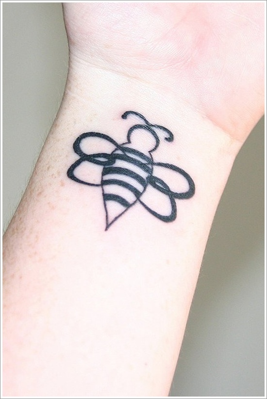 52 Ideas para Tatuajes de Abejas con Significado 31
