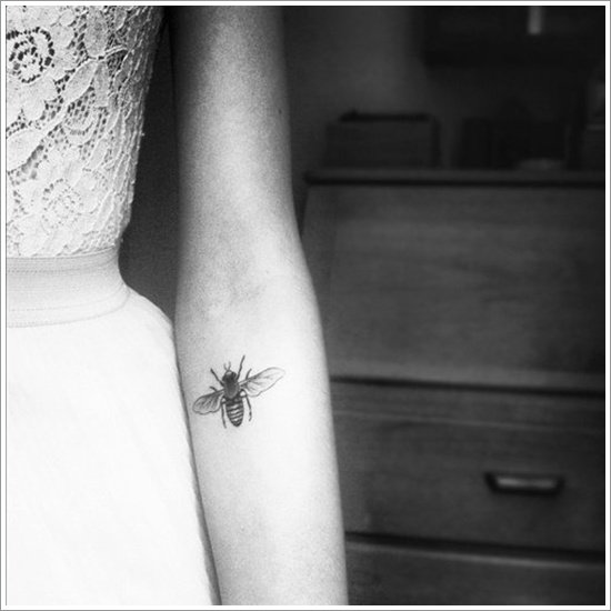 52 Ideas para Tatuajes de Abejas con Significado 48