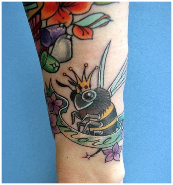 52 Ideas para Tatuajes de Abejas con Significado 49