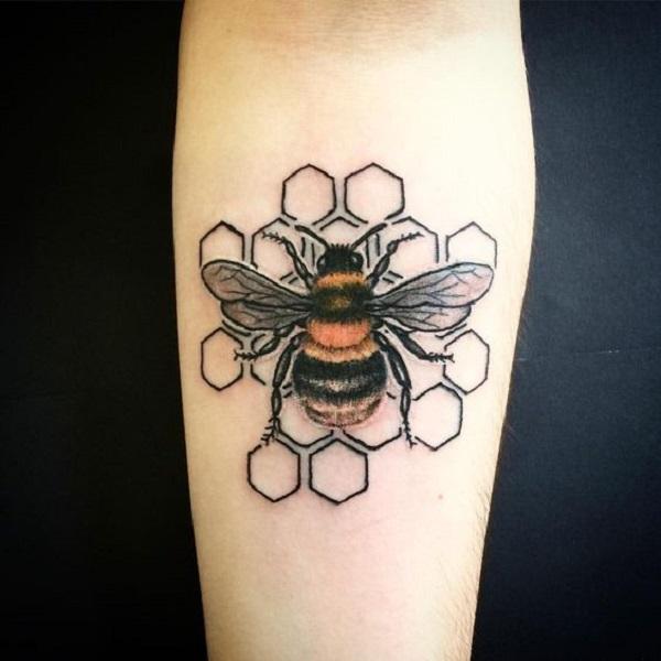 52 Ideas para Tatuajes de Abejas con Significado 2