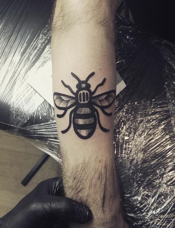 52 Ideas para Tatuajes de Abejas con Significado 4