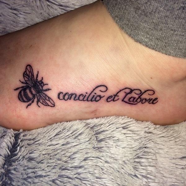 52 Ideas para Tatuajes de Abejas con Significado 11