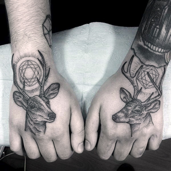 89 Ideas para Tatuajes de Ciervos (+Significado) 71