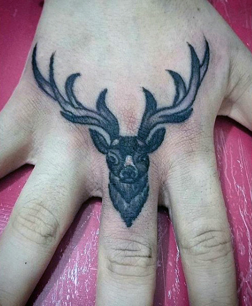 89 Ideas para Tatuajes de Ciervos (+Significado) 72