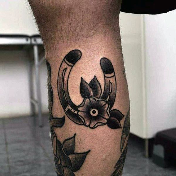 78 Ideas para Tatuajes de Herraduras (+Significado) 36