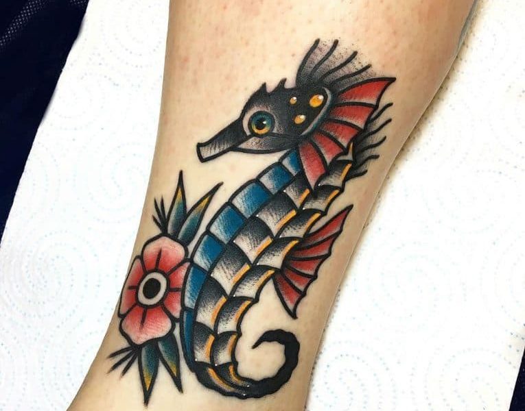 69 Ideas para Tatuajes de Caballitos de mar (+ Significado) 37