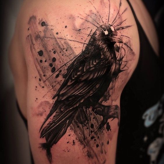 69 Ideas para Tatuajes de Cuervos (+ Significados) 22