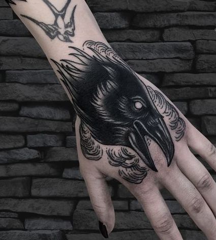 69 Ideas para Tatuajes de Cuervos (+ Significados) 13