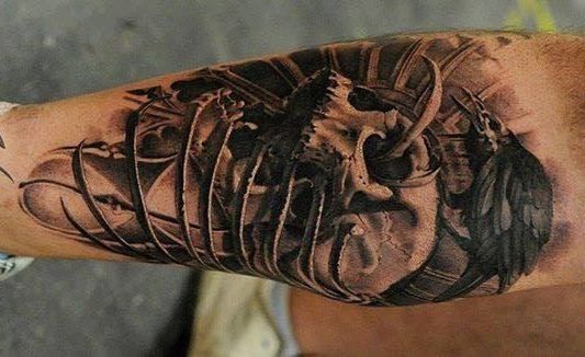 69 Ideas para Tatuajes de Cuervos (+ Significados) 27