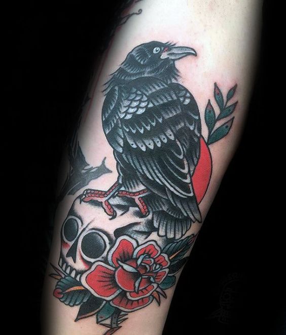 69 Ideas para Tatuajes de Cuervos (+ Significados) 32