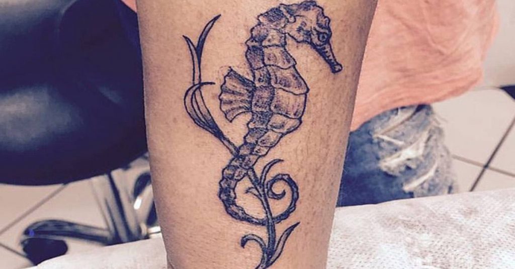 69 Ideas para Tatuajes de Caballitos de mar (+ Significado) 1 69 Ideas para Tatuajes de Caballitos de mar (+ Significado) 1
