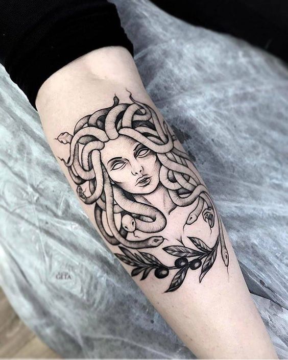 Tatuajes de Medusas: Significados e Ideas (+Leyenda) 56