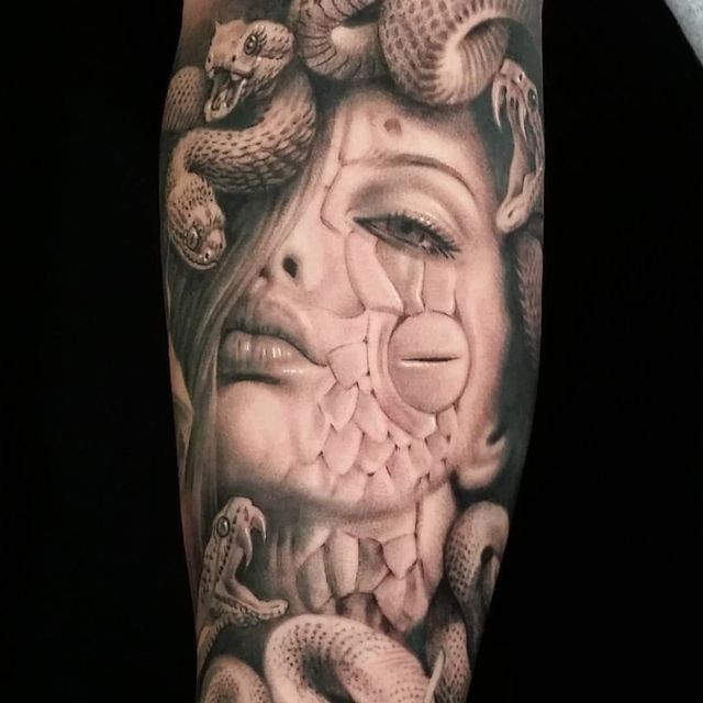 Tatuajes de Medusas: Significados e Ideas (+Leyenda) 33