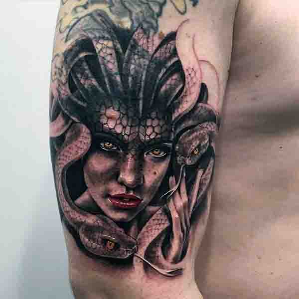 Tatuajes de Medusas: Significados e Ideas (+Leyenda) 37