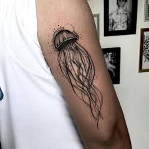 Tatuajes de Medusas: Significados e Ideas (+Leyenda) 43