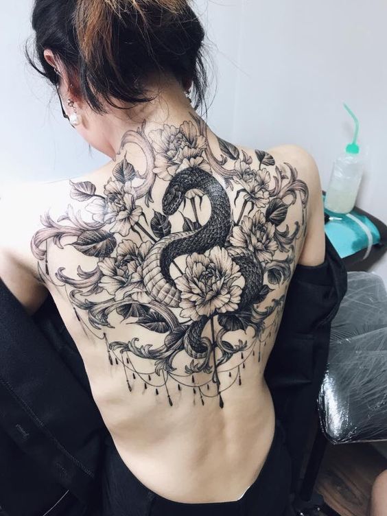 101 Tatuajes de Serpientes y Víboras con Significados 33