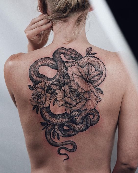 101 Ideas de Tatuajes de Serpientes y sus Significados 34