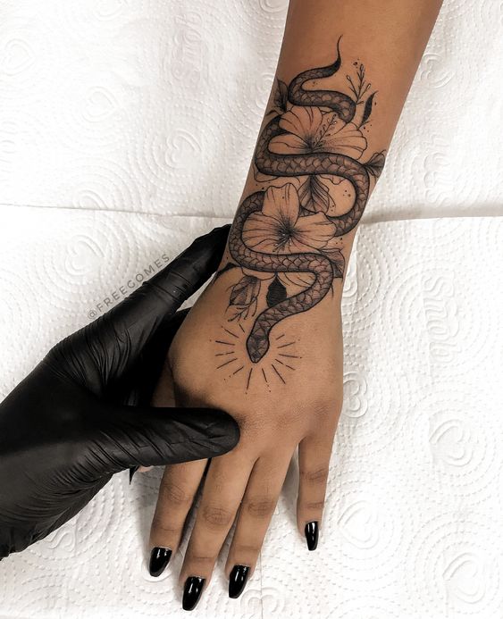 101 Ideas de Tatuajes de Serpientes y sus Significados 6