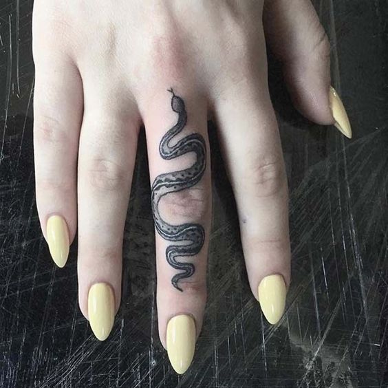 101 Ideas de Tatuajes de Serpientes y sus Significados 7
