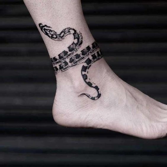 101 Tatuajes de Serpientes y Víboras con Significados 44