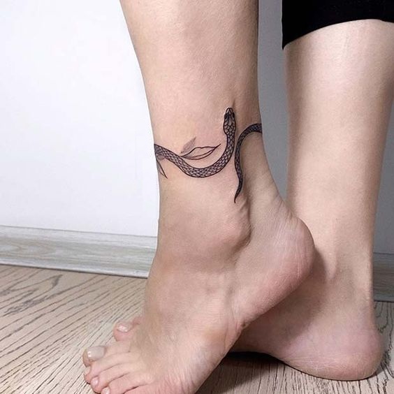 101 Ideas de Tatuajes de Serpientes y sus Significados 47