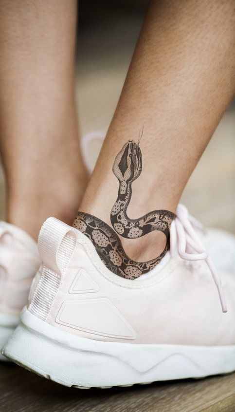 101 Ideas de Tatuajes de Serpientes y sus Significados 48