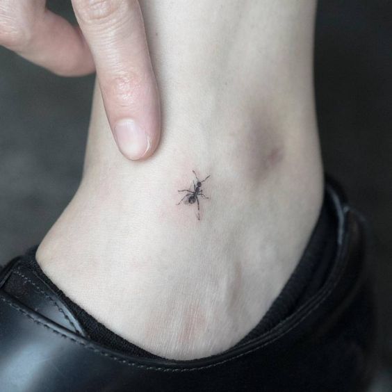 50 Especiales Tatuajes de Insectos y sus significados 16