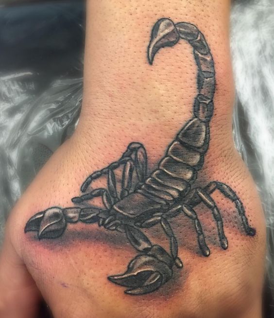 79 Ideas para Tatuajes de Escorpiones (+Significados) 39