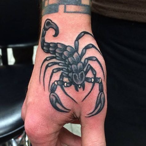 79 Ideas para Tatuajes de Escorpiones (+Significados) 13