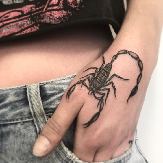 79 Ideas para Tatuajes de Escorpiones (+Significados) 16