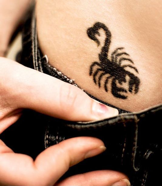 79 Ideas para Tatuajes de Escorpiones (+Significados) 60