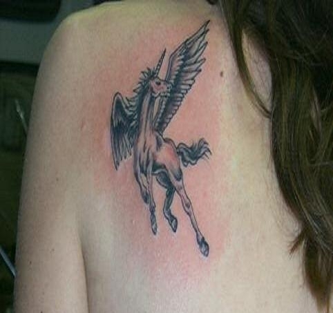 62 Ideas para Tatuajes de Unicornios (+Significados) 20