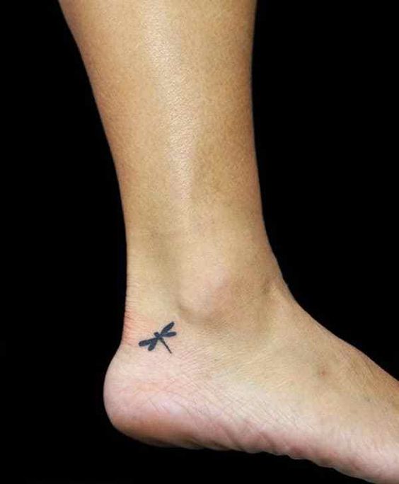 68 Tatuajes de Libélulas con sus Significados 38