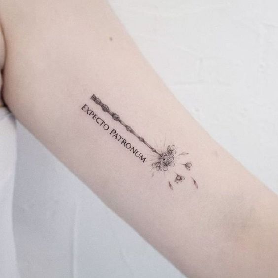 9 3/4 Ideas para Tatuajes de Harry Potter que todos los fans quieren 26