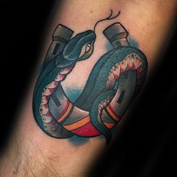 78 Ideas para Tatuajes de Herraduras (+Significado) 68 78 Ideas para Tatuajes de Herraduras (+Significado) 68