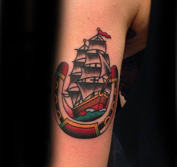 78 Ideas para Tatuajes de Herraduras (+Significado) 18 78 Ideas para Tatuajes de Herraduras (+Significado) 18