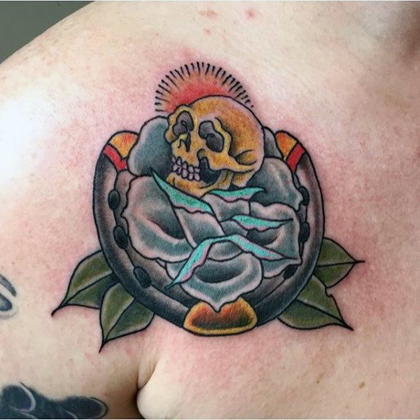 78 Ideas para Tatuajes de Herraduras (+Significado) 19 78 Ideas para Tatuajes de Herraduras (+Significado) 19