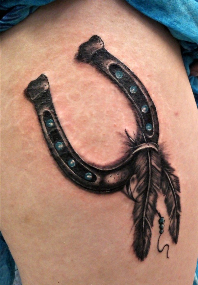 78 Ideas para Tatuajes de Herraduras (+Significado) 47 78 Ideas para Tatuajes de Herraduras (+Significado) 47