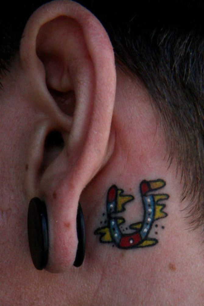 78 Ideas para Tatuajes de Herraduras (+Significado) 32 78 Ideas para Tatuajes de Herraduras (+Significado) 32