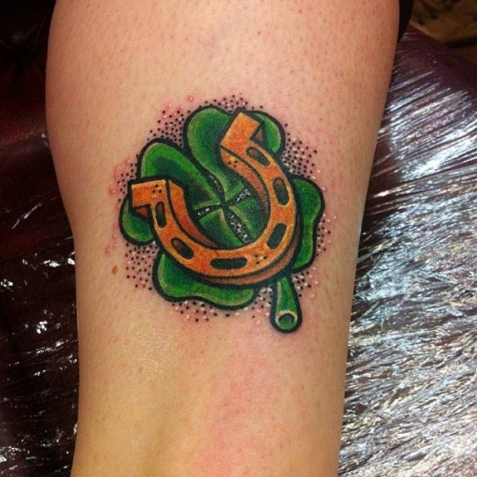 78 Ideas para Tatuajes de Herraduras (+Significado) 22 78 Ideas para Tatuajes de Herraduras (+Significado) 22