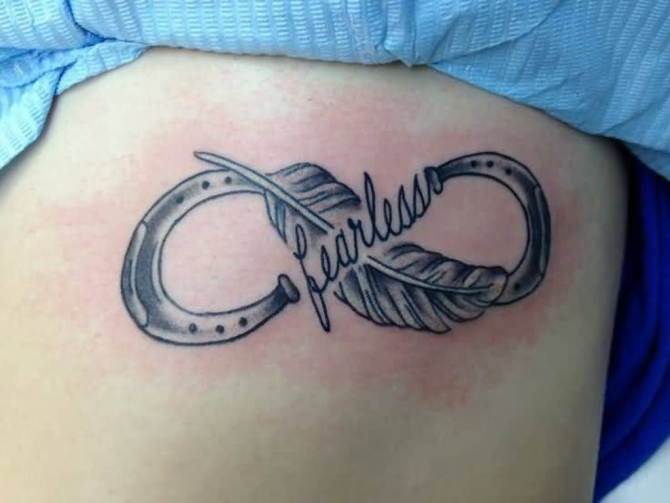 78 Ideas para Tatuajes de Herraduras (+Significado) 23 78 Ideas para Tatuajes de Herraduras (+Significado) 23
