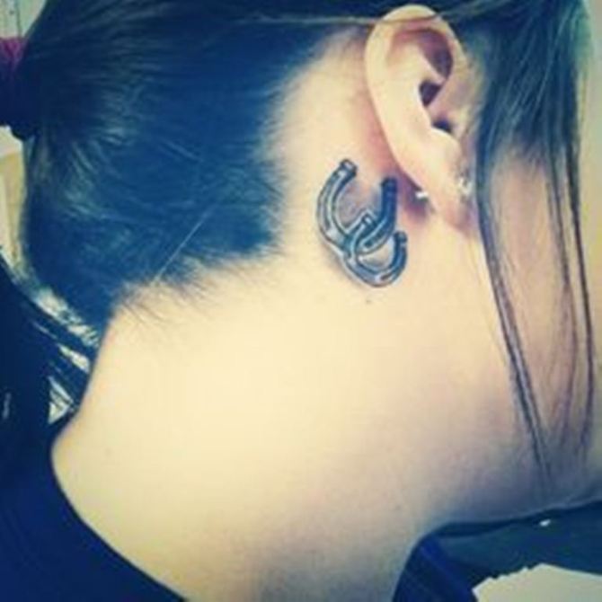 78 Ideas para Tatuajes de Herraduras (+Significado) 27 78 Ideas para Tatuajes de Herraduras (+Significado) 27