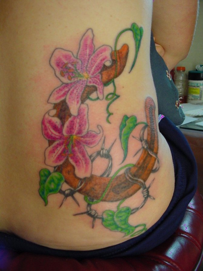 78 Ideas para Tatuajes de Herraduras (+Significado) 28 78 Ideas para Tatuajes de Herraduras (+Significado) 28