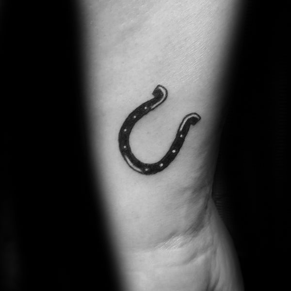 78 Ideas para Tatuajes de Herraduras (+Significado) 45 78 Ideas para Tatuajes de Herraduras (+Significado) 45