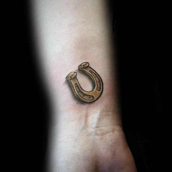 78 Ideas para Tatuajes de Herraduras (+Significado) 46 78 Ideas para Tatuajes de Herraduras (+Significado) 46