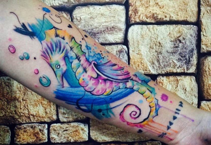69 Ideas para Tatuajes de Caballitos de mar (+ Significado) 31
