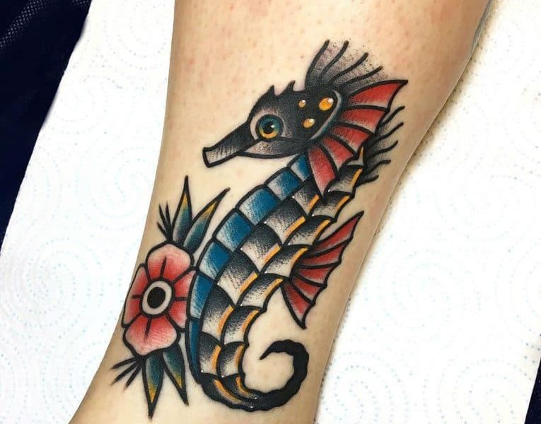 69 Ideas para Tatuajes de Caballitos de mar (+ Significado) 36