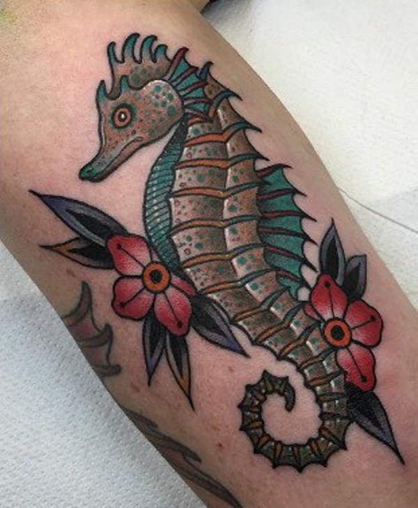 69 Ideas para Tatuajes de Caballitos de mar (+ Significado) 37